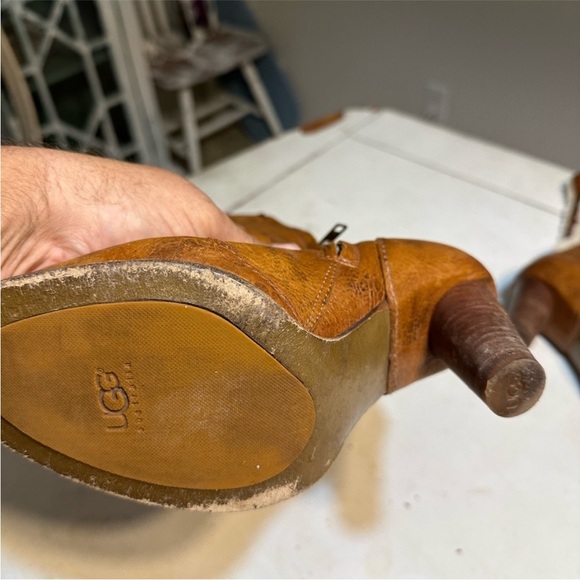 Ugg winter boots lace up heels, size 6.5 brown - Picture 5 of 8